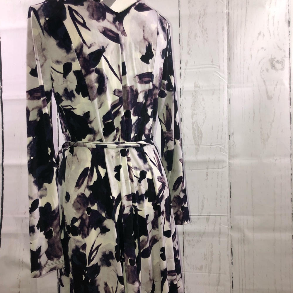 Like New! Simply Vera Wang Floral Wrap Dress - image 8